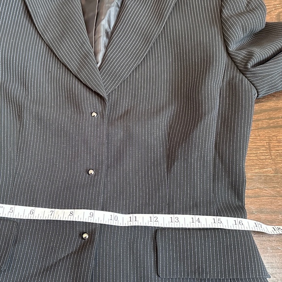 Tahari Arthur S Levine career black striped fitted blazer size 6 - Picture 11 of 15